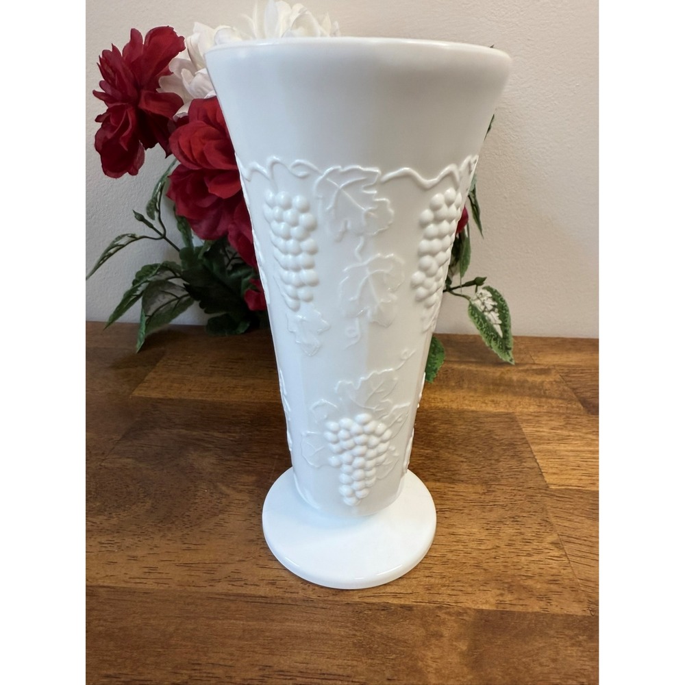 Vintage Harvest‎ Grape Milk Glass Vase – Pedestal Base White Mid-Century Design